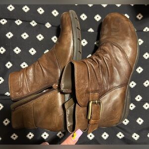 Clark’s Brown Ankle Boots with Leather Finish- size 8.5/9